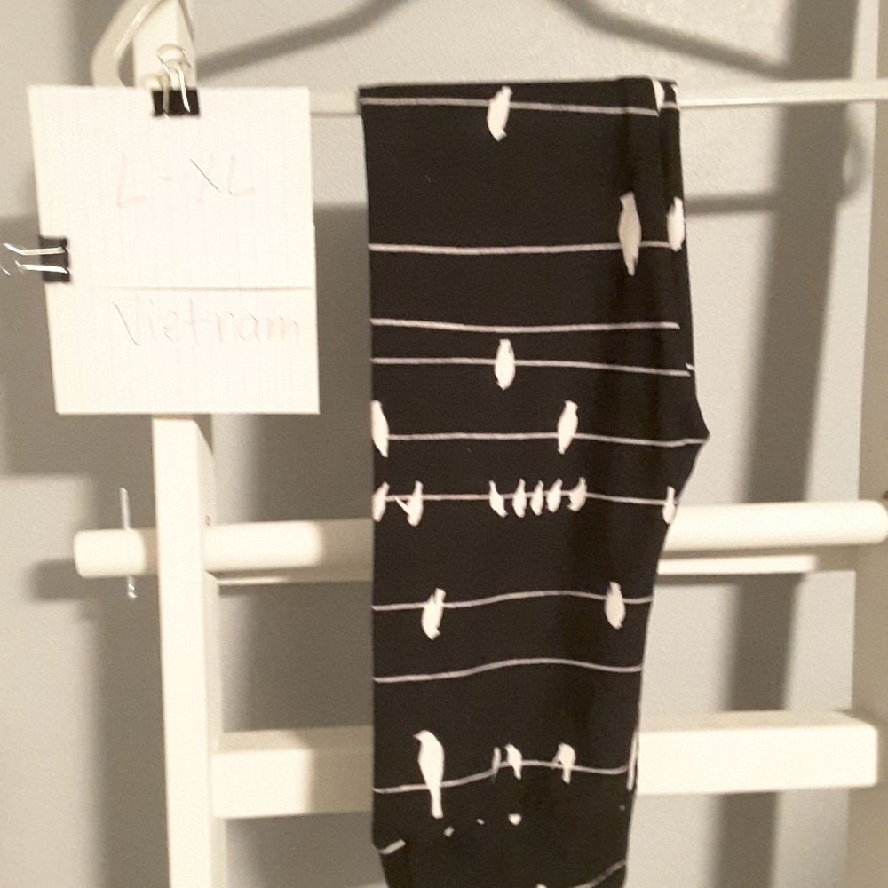 Kids Lularoe birds on a wire leggings